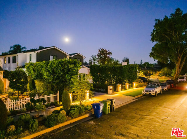 5141 Varna Avenue, Sherman Oaks CA: https://media.crmls.org/mediaz/66742fe7-784d-48b5-a211-c1ef6bff6b72.jpg