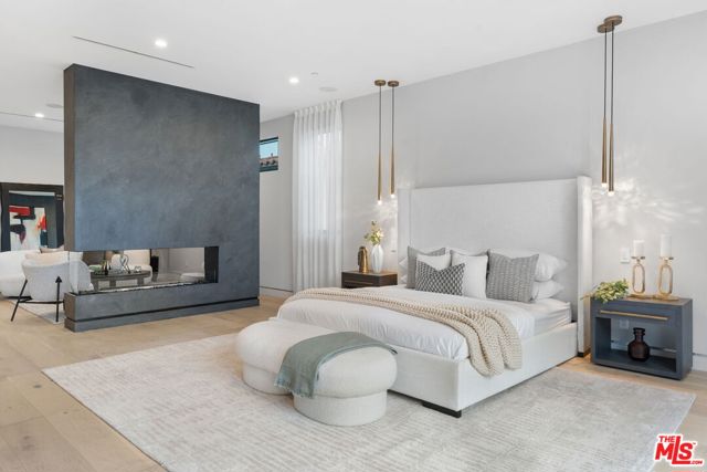 842 N Orange Grove Avenue, Los Angeles CA: https://media.crmls.org/mediaz/66744c27-163d-4fd9-be9d-2467e0cb1b9c.jpg
