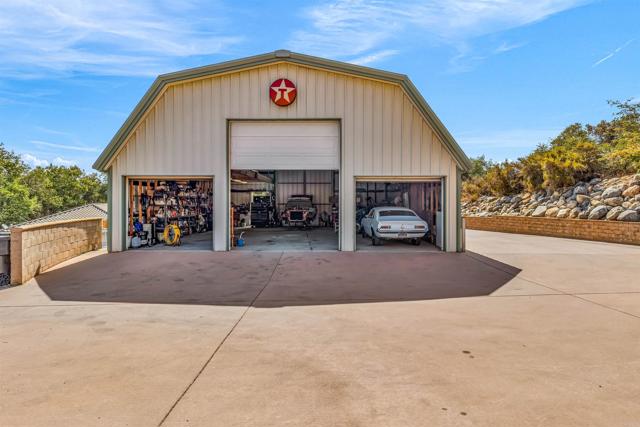 2461 Denova Drive, Alpine CA: https://media.crmls.org/mediaz/6674d419-5493-4823-9c9a-ed1fb1fc582c.jpg