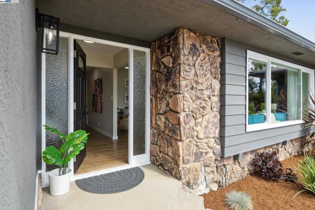 441 FOX HILLS COURT, Oakland CA: https://media.crmls.org/mediaz/6675bb66-abdb-427b-91f0-c718d308b02a.jpg