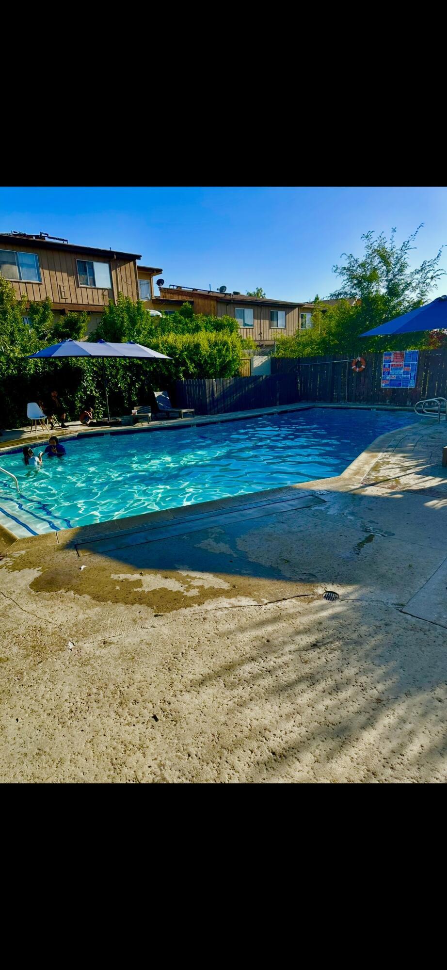 https://media.crmls.org/mediaz/66768f2d-9f50-4890-ad0f-cdd55a103b6e.jpg?preset=X-Large
