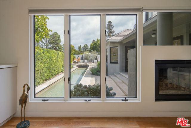 7640 Woodrow Wilson Drive, Los Angeles CA: https://media.crmls.org/mediaz/66768f56-85a8-4740-b534-cb837228839c.jpg