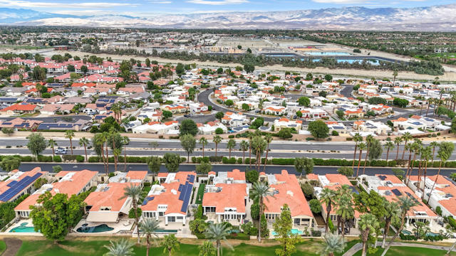 75273 Spyglass Drive, Indian Wells CA: https://media.crmls.org/mediaz/667698a8-10b2-4810-bd94-28e64fad8f94.jpg