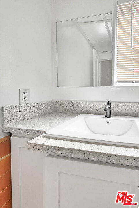 4090 Creed Avenue, Los Angeles CA: https://media.crmls.org/mediaz/6676cdc2-c3db-42b3-95d0-25bdad2b2005.jpg