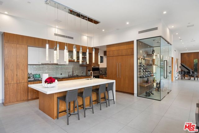 1527 Rising Glen Road, Los Angeles CA: https://media.crmls.org/mediaz/66773b07-0e65-4f76-9f72-c620bb71917c.jpg