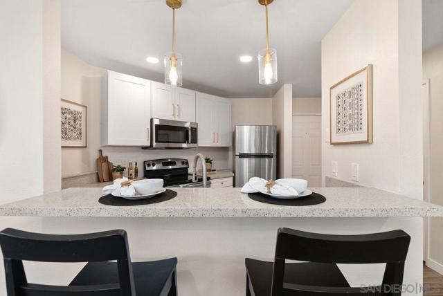 7545 Charmant, San Diego CA: https://media.crmls.org/mediaz/66778af7-0ef2-4832-ab9f-2726ced294a4.jpg