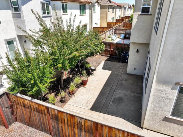 2466 Buzz Aldrin Way, Sacramento CA: https://media.crmls.org/mediaz/6677a71c-b397-445e-8763-bc715ebb37e0.jpg