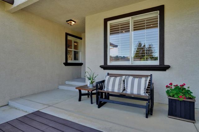 865 Valley Oak Drive, Hollister CA: https://media.crmls.org/mediaz/6677b064-16e0-450c-a6b9-f8e40035b15c.jpg
