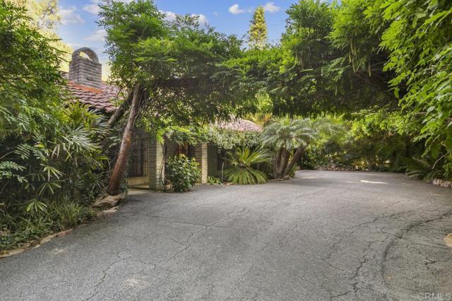 6036 Rainbow Heights Road, Fallbrook CA: https://media.crmls.org/mediaz/6677cf4a-f960-486c-b1ee-0edc3ff2609e.jpg