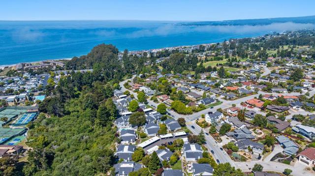 1582 Dolphin Drive, Aptos CA: https://media.crmls.org/mediaz/6677d6fc-1b9e-4294-90dd-45d6ac3ae630.jpg
