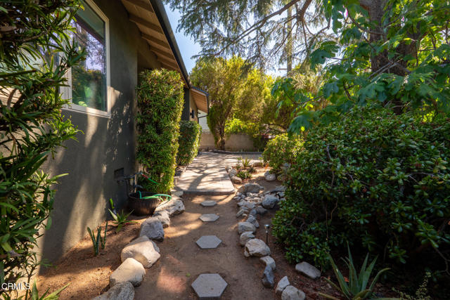 10316 Newhome Avenue, Sunland CA: https://media.crmls.org/mediaz/667827c8-44b6-42e7-a906-a5e7cecba454.jpg