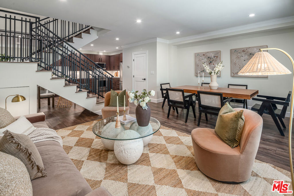 1147 N Beachwood #5