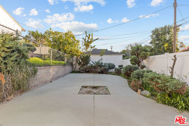 5733 Colfax Avenue, North Hollywood CA: https://media.crmls.org/mediaz/6678dc3b-2ebf-44d4-88b5-43a9a4834e2f.jpg