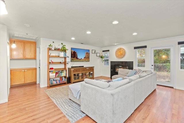 Image 14 of 35 For 933 Silverbrook Drive