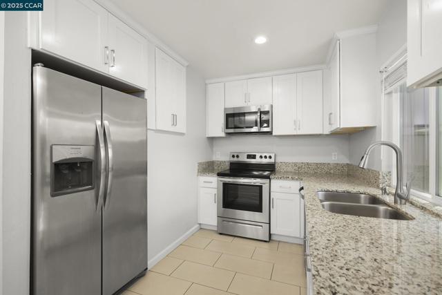 2830 Royal Ann Ln, Concord CA: https://media.crmls.org/mediaz/6679729b-1fdb-40d7-ac52-4de772955d3e.jpg