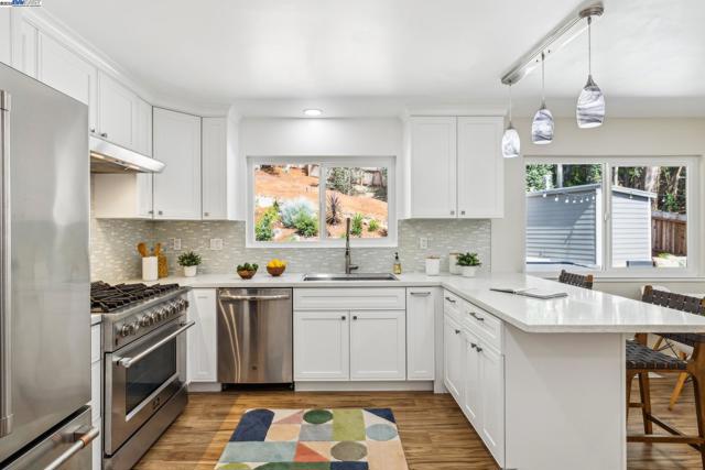 441 FOX HILLS COURT, Oakland CA: https://media.crmls.org/mediaz/66798344-4e30-4a86-94fc-b5dcf85799c9.jpg