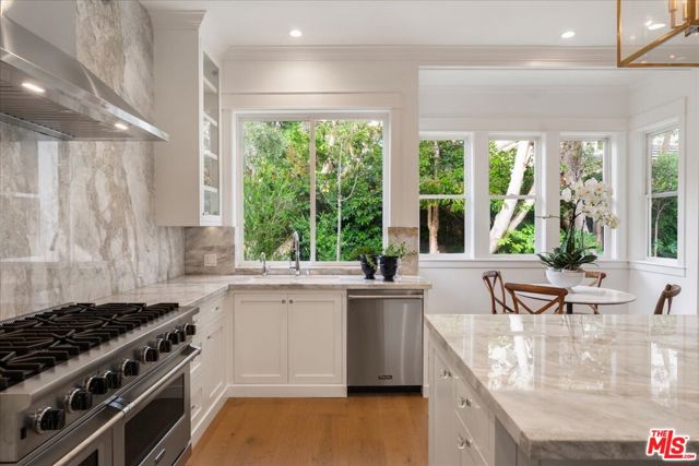 1664 Amherst Avenue, Los Angeles CA: https://media.crmls.org/mediaz/667997b1-1749-40a0-8678-2e623de0bfa1.jpg