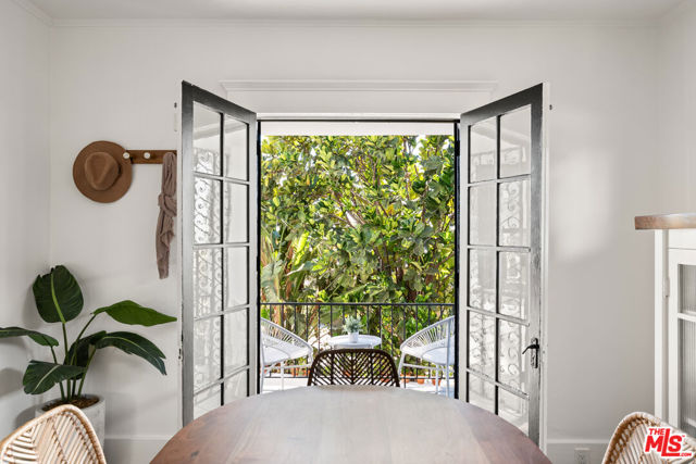 3801 Effie Street, Los Angeles CA: https://media.crmls.org/mediaz/667a0130-18e6-4b7f-b197-59824ab4856a.jpg