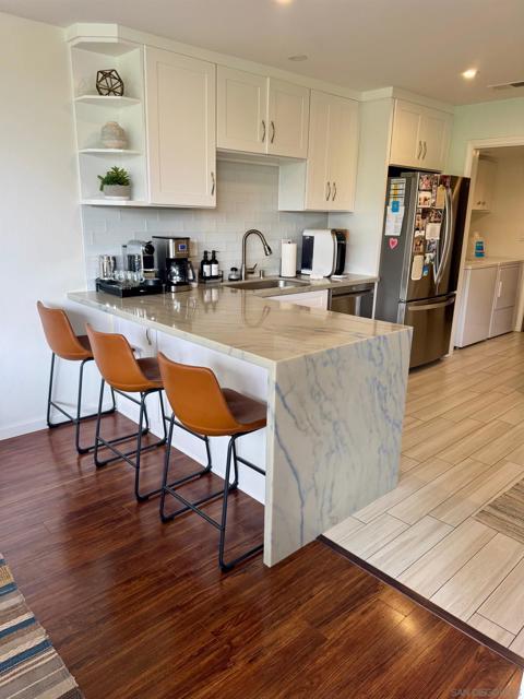 2420 Torrey Pines Rd, La Jolla CA: https://media.crmls.org/mediaz/667a0dba-aa34-4def-8c4c-18e9fb8b920d.jpg