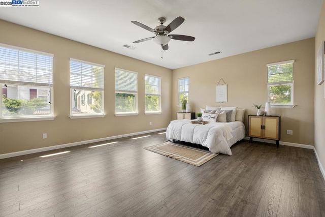 670 W Privado Way, Mountain House CA: https://media.crmls.org/mediaz/667a4a73-e3a7-424a-9ea7-ba03691be682.jpg