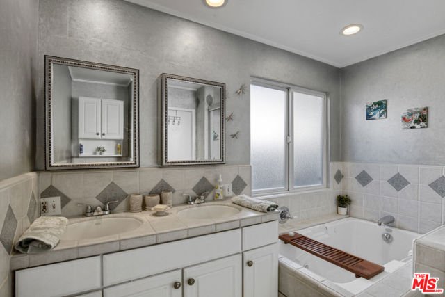 9610 Odessa Avenue, Northridge CA: https://media.crmls.org/mediaz/667abcea-c029-409a-8090-91b5dd464d54.jpg