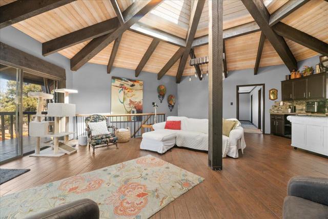 719 Villa Grove Avenue, Big Bear CA: https://media.crmls.org/mediaz/667b2581-27ce-4fe2-9add-f00197baff36.jpg