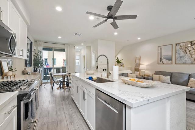 1201 Via Lucero, Oceanside CA: https://media.crmls.org/mediaz/667b33b1-546b-4d89-969c-bc53a045eafb.jpg