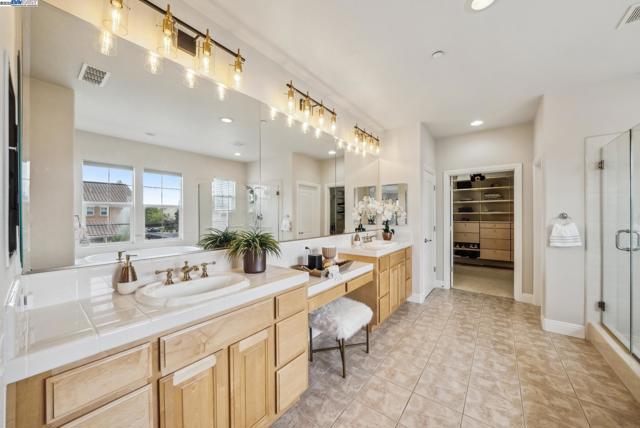 2193 Autinori Ct, Livermore CA: https://media.crmls.org/mediaz/667b52f6-5d08-4c37-b1ee-bf72eeb81e08.jpg
