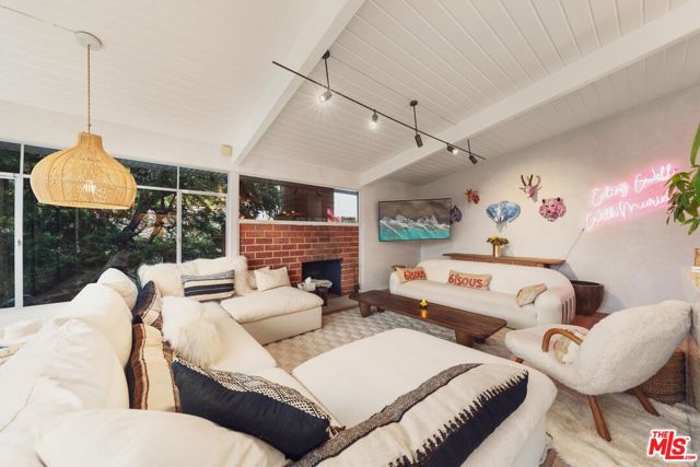 295 Mabery Road, Santa Monica CA: https://media.crmls.org/mediaz/667b6a99-ce32-4c5c-bcc2-50687a2b671b.jpg