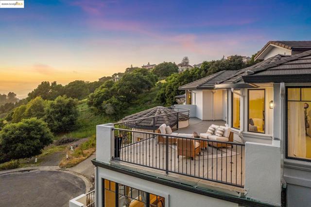 1580 Regency Ct, El Cerrito CA: https://media.crmls.org/mediaz/667b7a05-6fd6-4127-a0a1-3aa424e87872.jpg