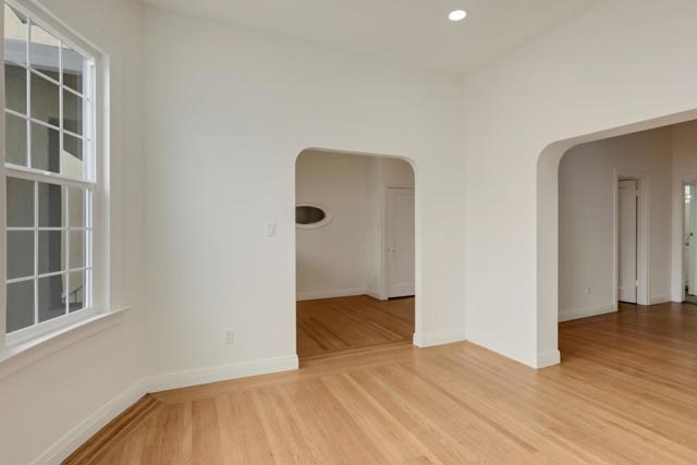 213 7th Street, Oakland CA: https://media.crmls.org/mediaz/667b7b62-6f50-46bc-b645-9b71337b7b20.jpg