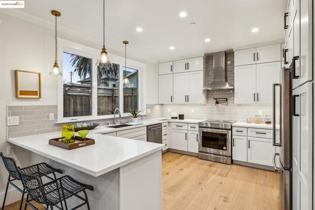 2312 Eighth St, Berkeley CA: https://media.crmls.org/mediaz/667c4074-acc6-48a8-8d8d-e12b1ed74495.jpg