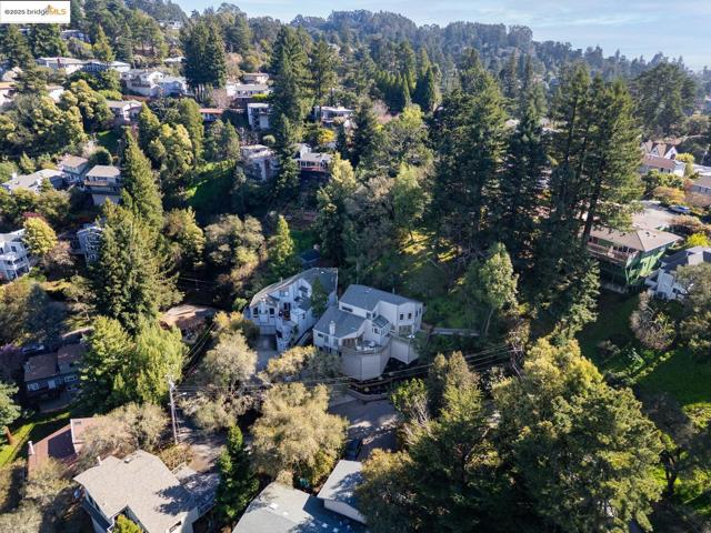 6566 Chelton Dr, Oakland CA: https://media.crmls.org/mediaz/667c95c1-5e3a-470c-9148-5f857a43d5c8.jpg