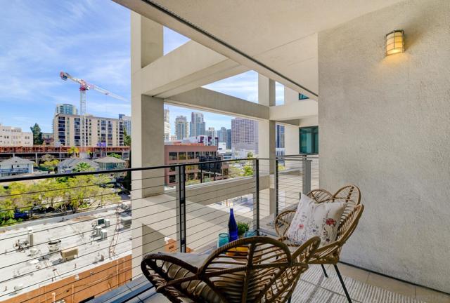1551 4Th Ave, San Diego CA: https://media.crmls.org/mediaz/667cad75-1cb8-4ec1-a9ea-d639f2d436f9.jpg