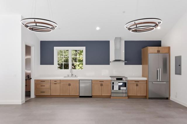 85 Fagan Drive, Hillsborough CA: https://media.crmls.org/mediaz/667d0b3e-e13f-4187-9509-e73c7f212cc4.jpg