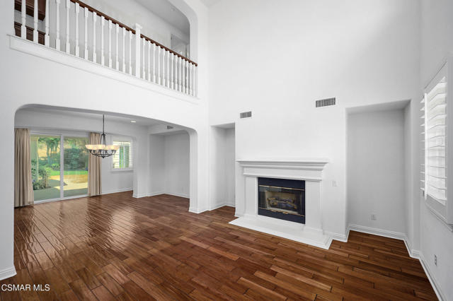 2079 Legacy Drive, Simi Valley CA: https://media.crmls.org/mediaz/667d3501-351a-423a-8146-02f33bec9116.jpg