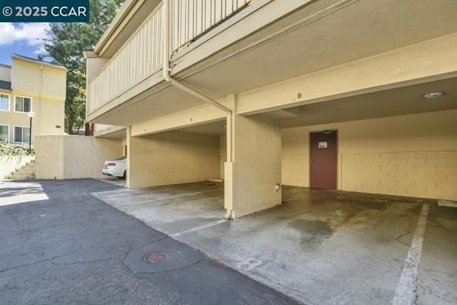 2708 Oak Rd, Walnut Creek CA: https://media.crmls.org/mediaz/667dabf4-a78f-469e-90e8-028c5e4ab7ae.jpg