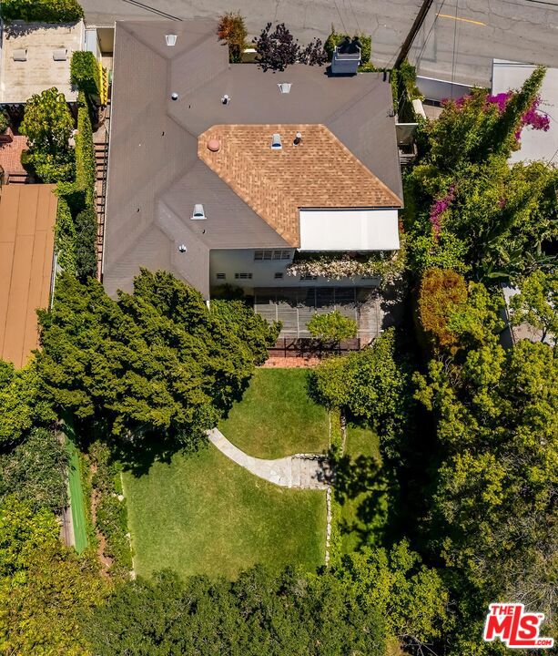 1591 Sunset Plaza Drive, Los Angeles CA: https://media.crmls.org/mediaz/667e6ba6-2f45-4284-95eb-b89a602dc6f6.jpg