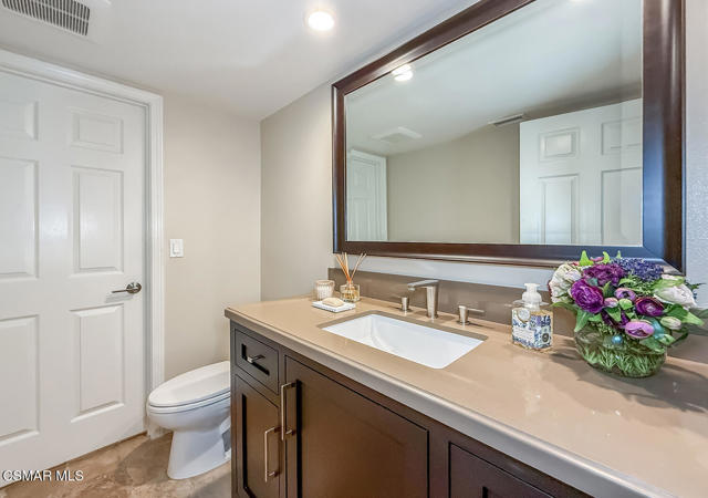 3331 Monte Carlo Drive, Thousand Oaks CA: https://media.crmls.org/mediaz/667e7701-d7c6-4139-93ec-b36ff437f10a.jpg