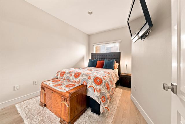 14819 Magnolia Boulevard, 7 photo 15