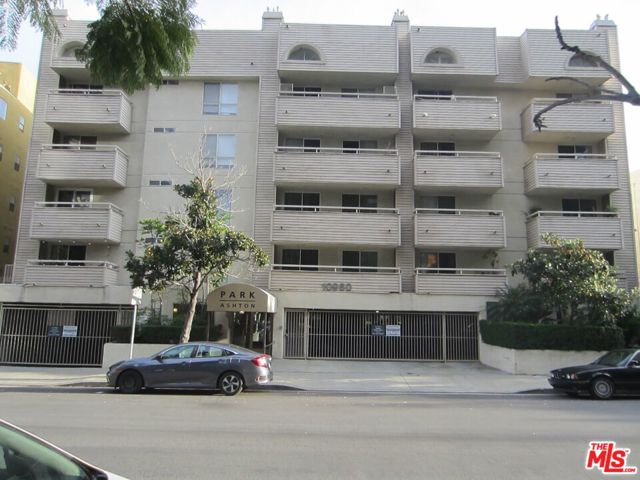 Image 2 for 10960 Ashton Ave #303, Los Angeles, CA 90024