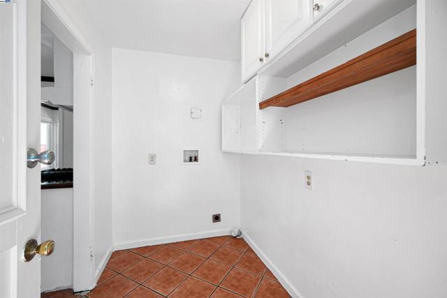 6133 Seminary Ave, Oakland CA: https://media.crmls.org/mediaz/667fe6eb-96df-45c5-ae93-cc79207c724a.jpg