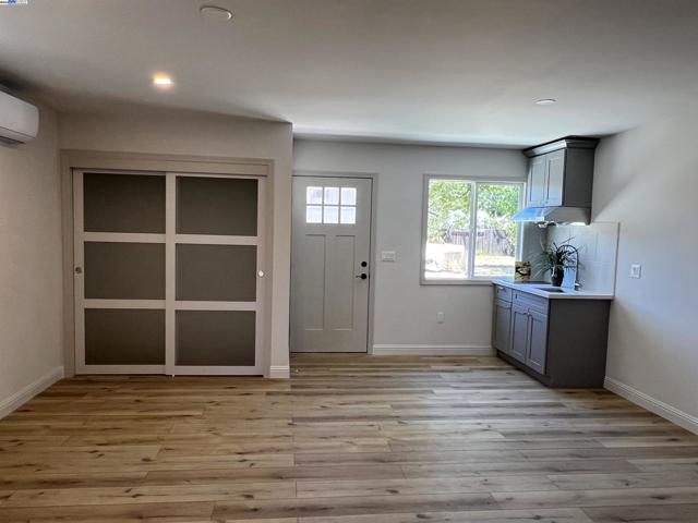 2559 Lynn Ave, Concord CA: https://media.crmls.org/mediaz/66804fc3-0867-4dd4-a4b8-91a4670ad6d2.jpg