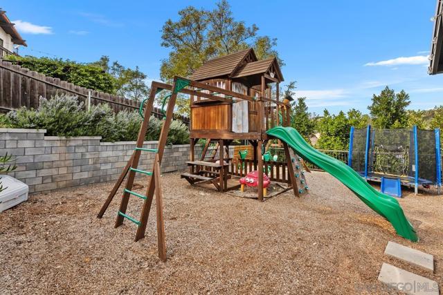 Image 24 of 40 For 4286 Merritt Boulevard