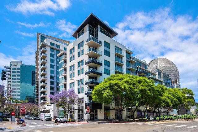 206 Park Blvd, San Diego CA: https://media.crmls.org/mediaz/6680a31d-c1ad-44b7-9b95-2aa4a133daaf.jpg
