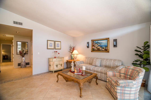 74042 Catalina Way, Palm Desert CA: https://media.crmls.org/mediaz/6680f990-3dcd-44e8-bab9-900818175c81.jpg