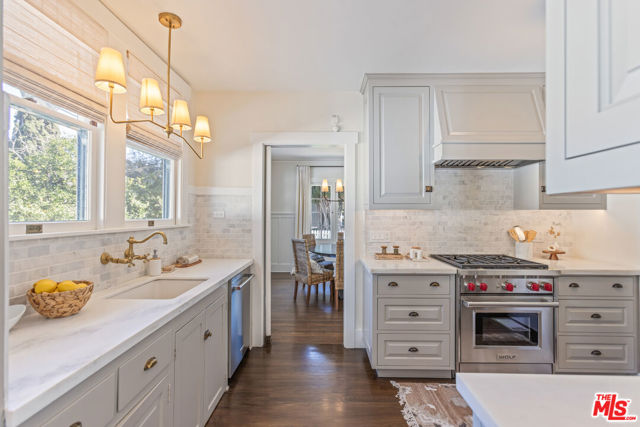 601 S Hudson Avenue, Pasadena CA: https://media.crmls.org/mediaz/668125a8-f17c-48ea-b072-a963e78d9bd7.jpg