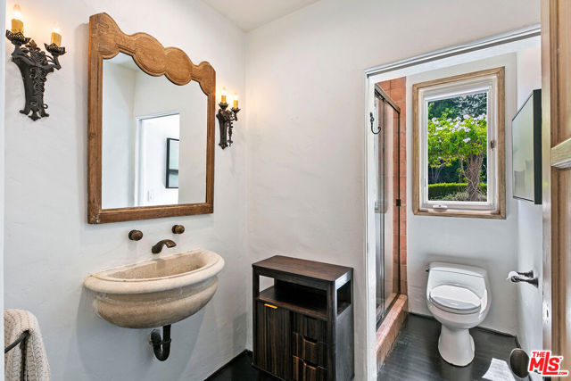 331 S Medio Drive, Los Angeles CA: https://media.crmls.org/mediaz/668140cc-10df-4a76-8e39-949aa93ac289.jpg