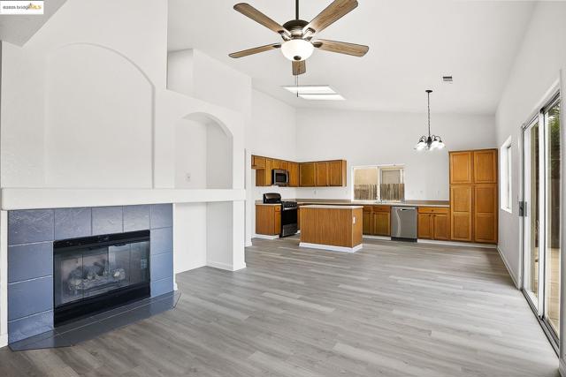 Image 5 of 29 For 4019 Villa Gomez Ln