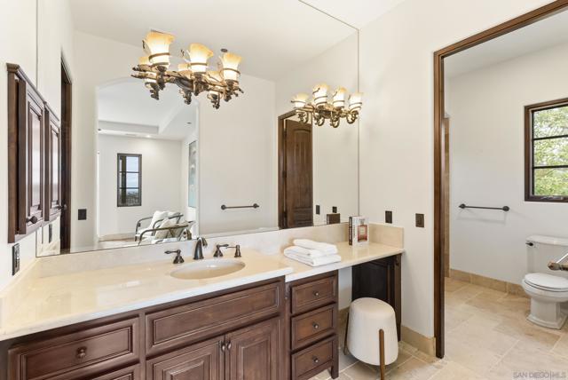 18233 Via Ambiente, Rancho Santa Fe CA: https://media.crmls.org/mediaz/6681f3ca-f8bd-4712-bb23-9a0f6344ee5d.jpg